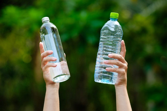 Mỗi lít nước đóng chai có thể chứa khoảng 240.000 hạt vi nhựa