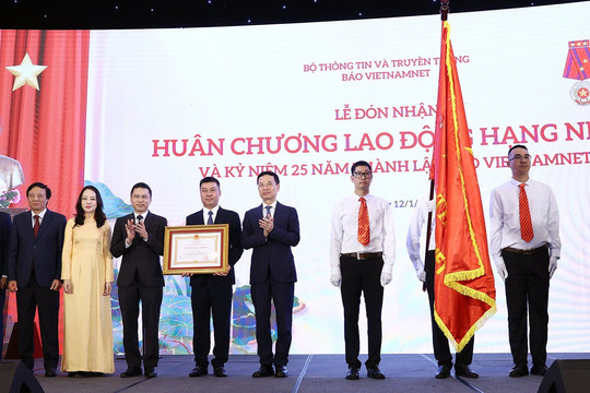 Kỷ niệm 25 năm thành lập, báo VietNamNet đón nhận Huân chương Lao động hạng Nhất