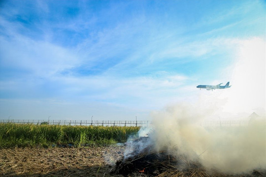 Hà Nội tăng cường các biện pháp quản lý nhà nước đối với hoạt động đốt rơm rạ gây ô nhiễm môi trường