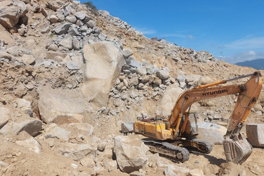 Khánh Hòa tăng cường quản lý khoáng sản tại mỏ đá Tân Dân 