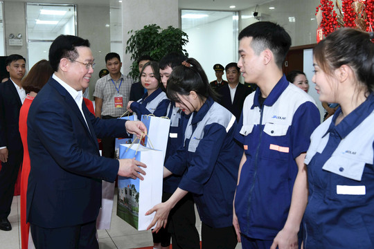 Chủ tịch Quốc hội Vương Đình Huệ thăm, làm việc tại Bắc Giang