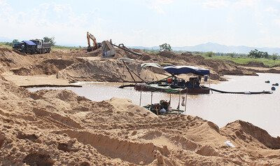 Phạt một cá nhân hơn 200 triệu đồng do khai thác cát trái phép tại Phú Thọ