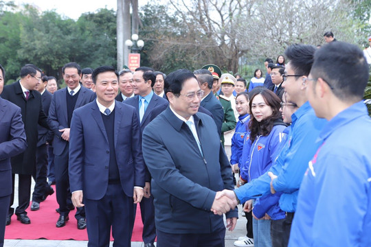 Thủ tướng thăm, tặng quà gia đình chính sách, hộ nghèo tại Thanh Hóa