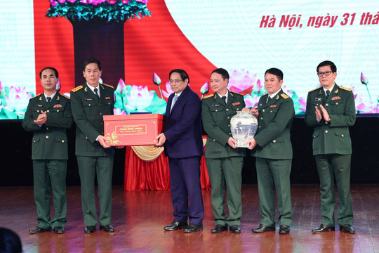 Thủ tướng Chính phủ Phạm Minh Chính thăm, chúc Tết Trường Đại học Văn hóa nghệ thuật Quân đội