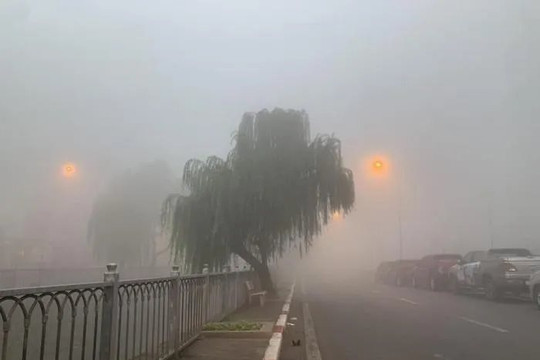 Lý giải hiện tượng sương mù dày đặc ở Hà Nội vào sáng 23 tháng Chạp