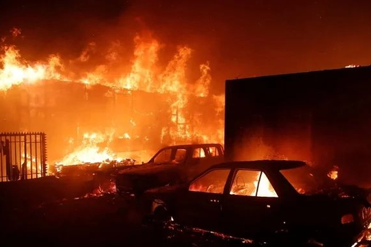 Cháy rừng nghiêm trọng đe dọa các khu đô thị ở Chile