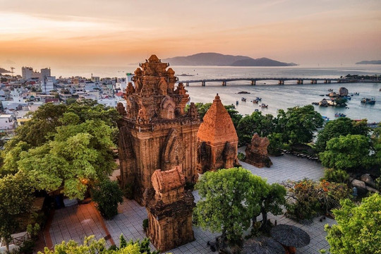 Du lịch Khánh Hòa thu trên 950 tỷ trong dịp Tết Nguyên đán Giáp Thìn 2024
