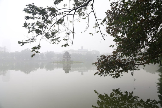 Dự báo thời tiết Hà Nội ngày 19/2/2024: Sáng sớm có mưa và sương mù, nền nhiệt độ tăng nhanh