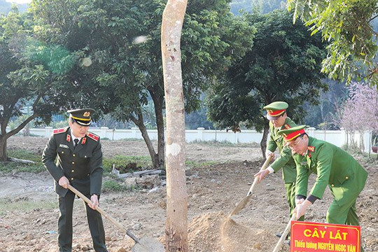 Sơn La: Huyện Mường La ra quân trồng cây và phát động phong trào Toàn dân làm thủy lợi