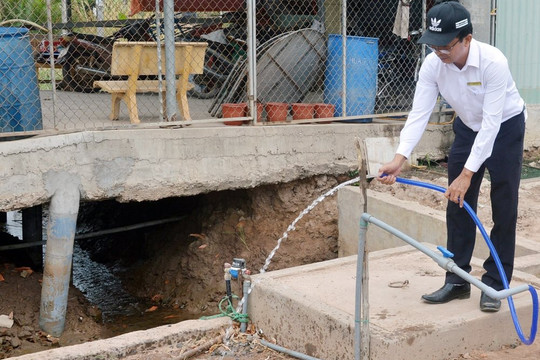 Tiền Giang: Mở vòi nước công cộng miễn phí, cứu trợ người dân vùng hạn mặn