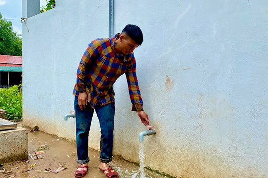 Người dân miền núi tỉnh Quảng Trị thiếu nước sạch để sử dụng