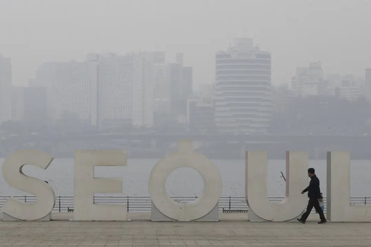 Hàn Quốc: Bụi mịn bao trùm thủ đô Seoul và các thành phố lân cận
