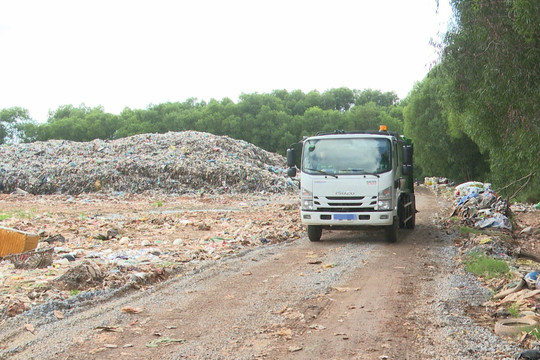 Quảng Trị: Bãi rác tập trung quá tải, nguy cơ ô nhiễm môi trường
