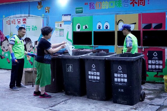Từ 1/4, Hong Kong thực hiện chương trình thí điểm thu phí rác thải