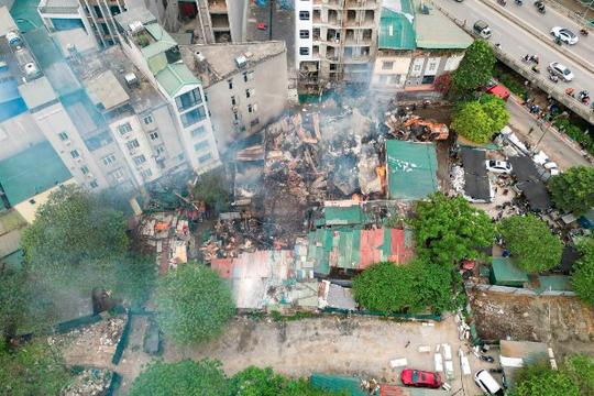 Cháy kho phế liệu tại Hà Nội, không có thiệt hại về người