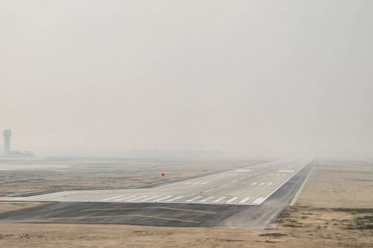 Điện Biên tạm dừng nhiều chuyến bay vì chất lượng không khí xấu