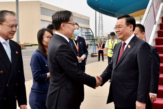 Chủ tịch Quốc hội Vương Đình Huệ bắt đầu thăm chính thức Cộng hòa Nhân dân Trung Hoa