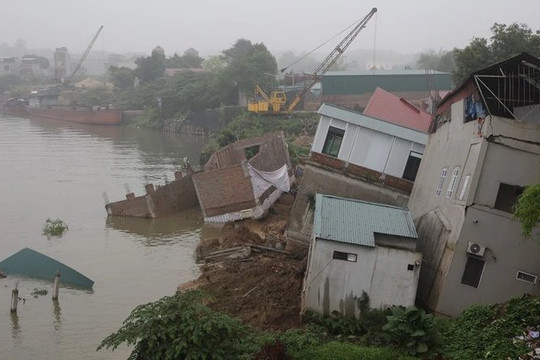 Bắc Ninh: Yêu cầu di dời toàn bộ hộ dân trong phạm vi sạt lở bờ sông đê hữu Cầu