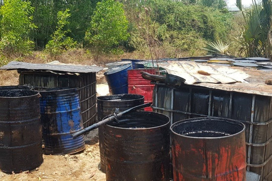 Bình Thuận: Thêm một điểm tái chế dầu thải nguy hại có khối lượng lớn bị bắt giữ