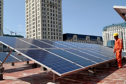 Cơ chế khuyến khích phát triển điện mặt trời áp mái, bảo đảm cung ứng điện trong thời gian cao điểm