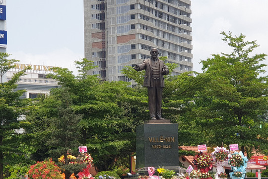 Nghệ An: Đặt tượng Lênin tại thành phố Vinh