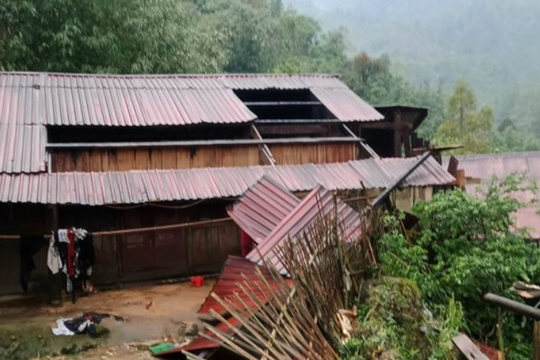 Mưa, dông lốc gây thiệt hại gần 3 tỷ đồng ở Lào Cai
