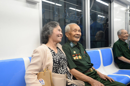 TP. HCM chạy thử nghiệm toàn tuyến Metro số 1, khách đặc biệt là 12 CCB từng tham gia chiến dịch Điện Biên Phủ