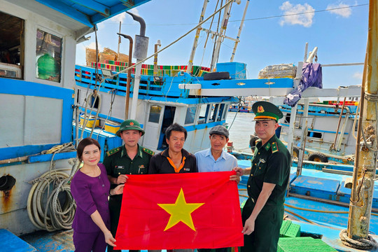 BĐBP Bà Rịa - Vũng Tàu chung tay làm sạch cảng biển và tuyên truyền chống khai thác IUU