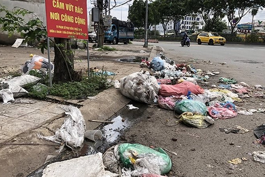 Văn Chấn (Yên Bái) phạt tiền người vứt rác bừa bãi
