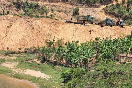 Kon Tum xử phạt một chủ đầu tư thủy điện 90 triệu đồng vì đổ 1.000 m3 đất đá thải ra sông suối