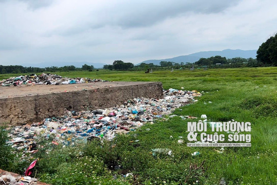 Quốc Oai (Hà Nội): Nguy cơ ô nhiễm ruộng đồng từ trạm trung chuyển rác lộ thiên