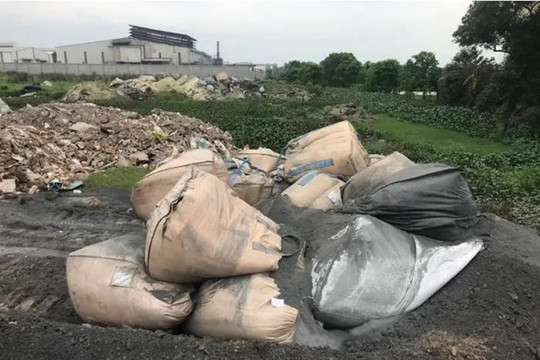 Hưng Yên: Khởi tố vụ án đổ trộm hơn 200 tấn chất thải ra môi trường