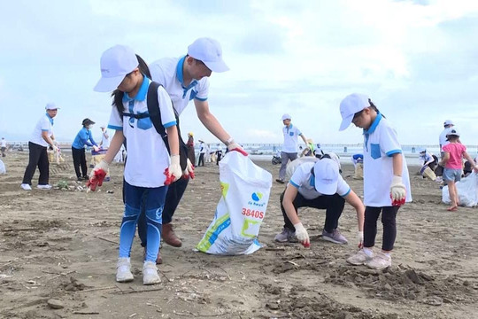 Thanh Hoá: Nhiều hoạt động chung tay bảo vệ môi trường biển