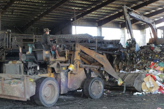 Đà Lạt: Nhà máy xử lý rác tạm ngưng hoạt động vì không được thanh toán chi phí