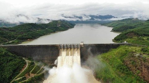 Nhà máy Thủy điện Sông Tranh 2 xả hơn 1,15 tỷ mét khối nước phục vụ vùng hạ du của tỉnh Quảng Nam
