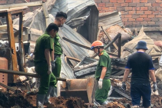 Vụ cháy cơ sở nhang ở Bình Chánh: Các nạn nhân mắc kẹt khi quay lại chữa cháy