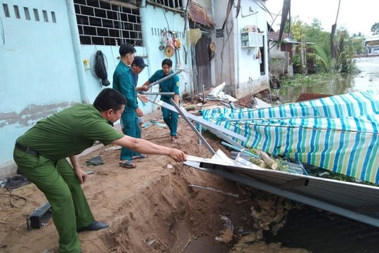 Sạt lở bờ sông Măng Thít, Vĩnh Long công bố tình huống khẩn cấp