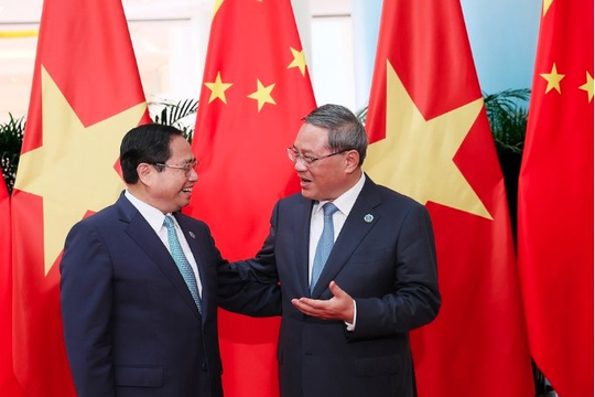 Thủ tướng Phạm Minh Chính bắt đầu tham dự Hội nghị WEF và làm việc tại Trung Quốc