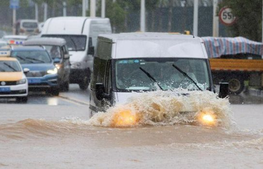 Trung Quốc ban hành cảnh báo đỏ về mưa lớn