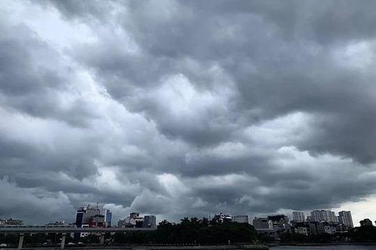 Cảnh báo mưa dông, sét khu vực nội thành Hà Nội
