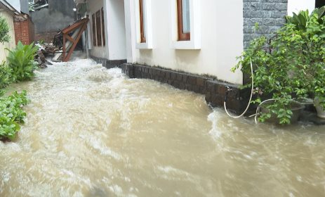 Hà Giang: Mưa lớn kéo dài, nước lũ cuồn cuộn đổ về gây ngập úng cục bộ