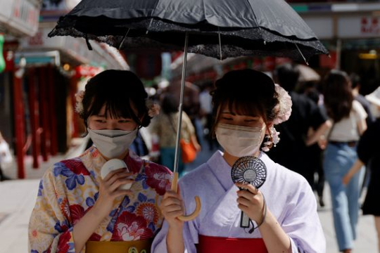 Nắng nóng hoành hành, Nhật Bản ban bố cảnh báo nghiêm trọng