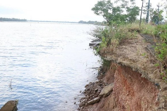 Quảng Trị: Sạt lở bờ sông, bờ biển nghiêm trọng gây nhiều thiệt hại