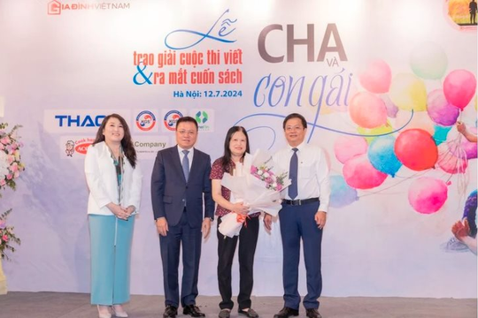 Tạp chí Gia đình Việt Nam trao giải cuộc thi viết "Cha và con gái" lần thứ 2