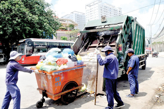 TP.HCM: Siết chặt phương tiện thu gom rác thải
