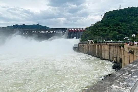 16h chiều nay, hồ thủy điện Hòa Bình và Tuyên Quang mở cửa xả đáy