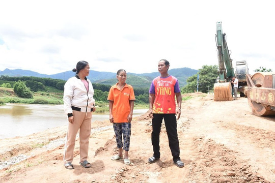 Người dân Kon Tum hiến 41.000 m² đất xây kè bảo vệ làng