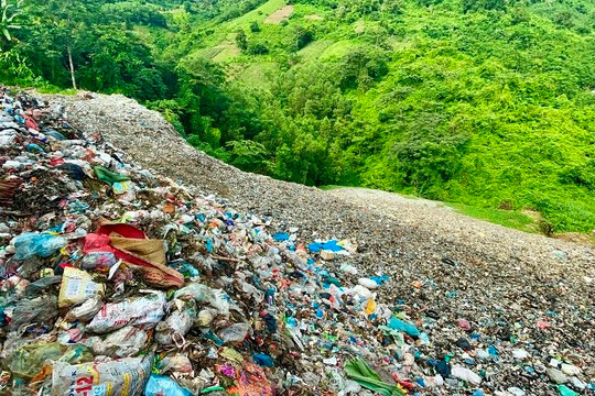 Hòa Bình: Người dân Tân Lạc khốn khổ vì khu xử lý rác thải gây ô nhiễm