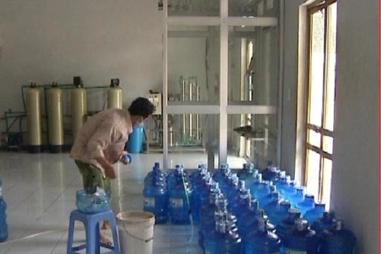 Sản xuất nước đóng chai không đảm bảo chất lượng, 7 cơ sở ở Hà Nội bị xử phạt