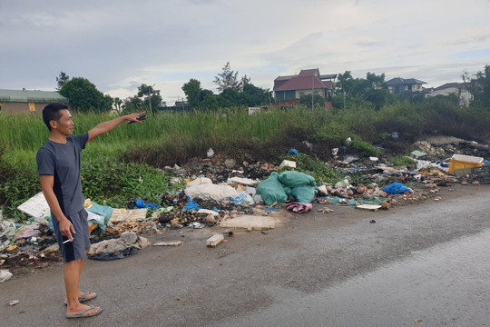 TP Vinh (Nghệ An): Ngập tràn rác thải trên tuyến đường Lê Ninh